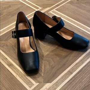Poppy Barley Elegant BLVD Heeled Mary Jane Black Leather Gold Buckle Size 7